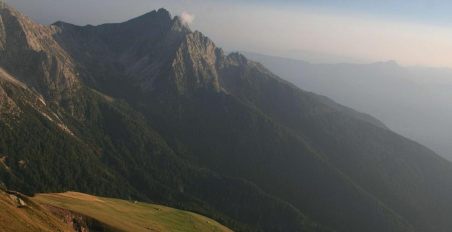 Tour di alta montagna attraverso Hönigspitz (2695 M) a Cervina